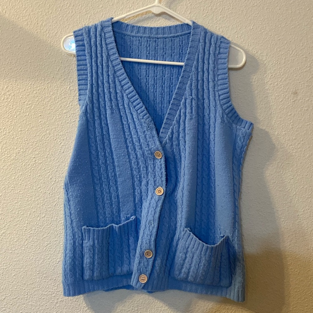 No brand no size button down knitted vest fits like a medium